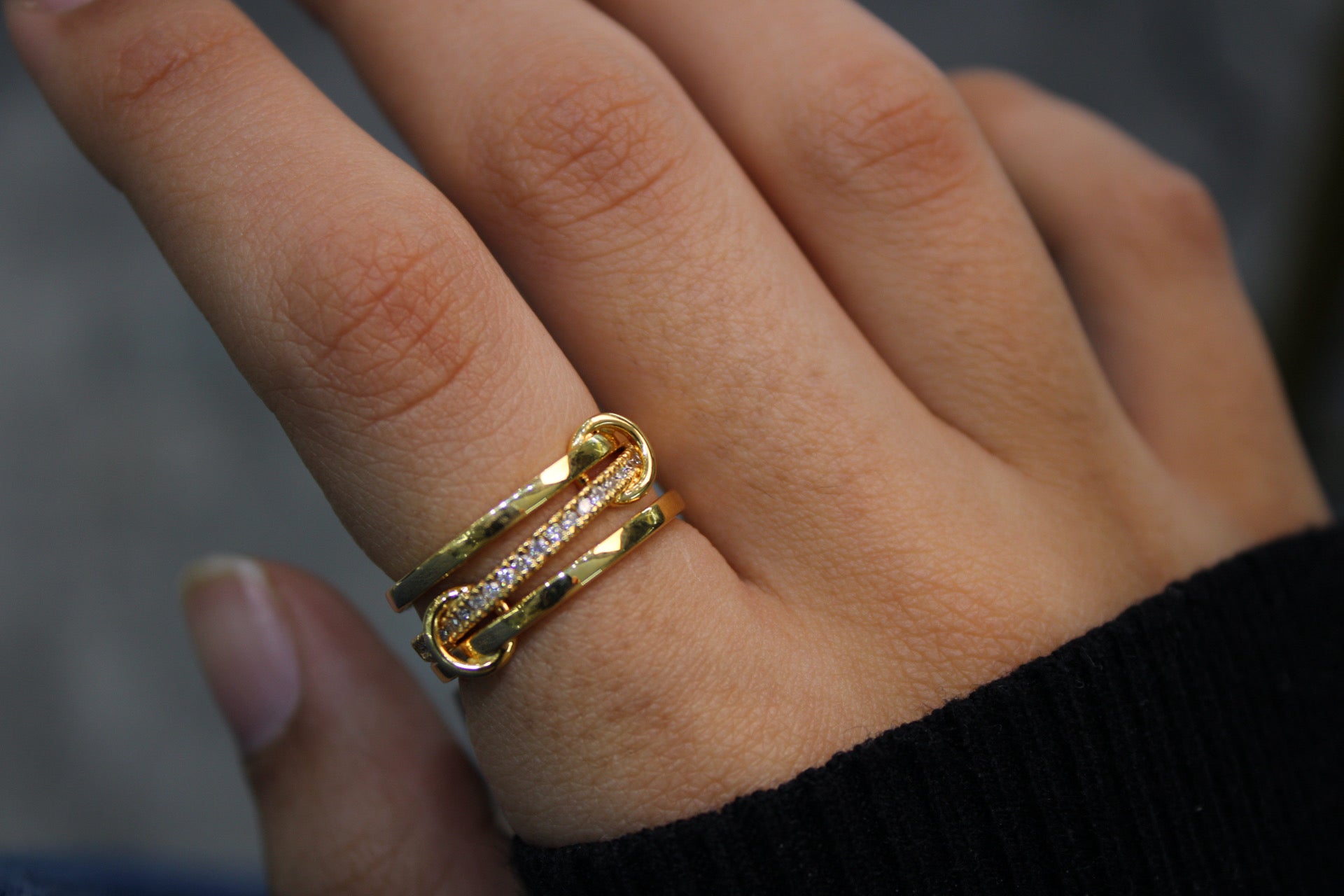 3-Tier Intertwined Ring